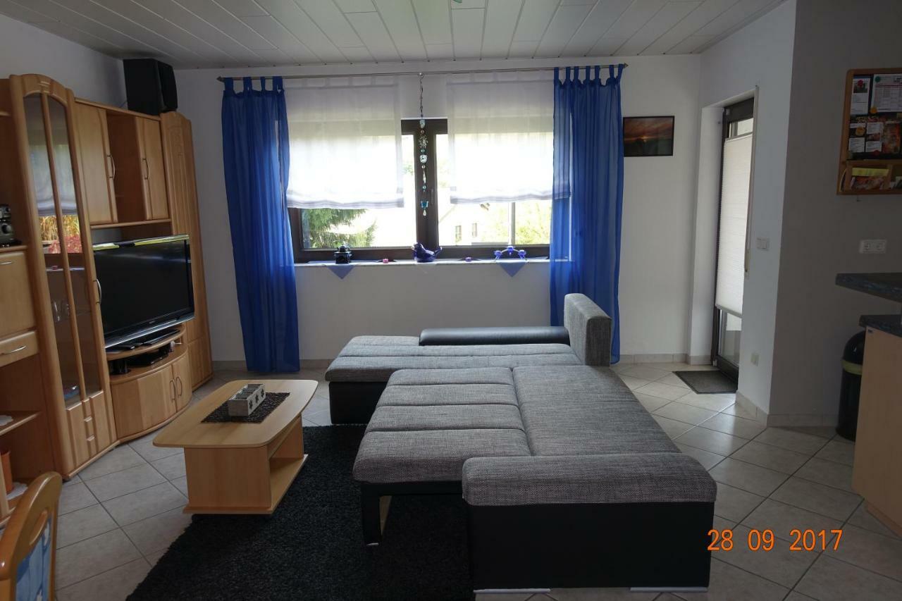 Ferienwohnung Zoe Osterbrucken エクステリア 写真